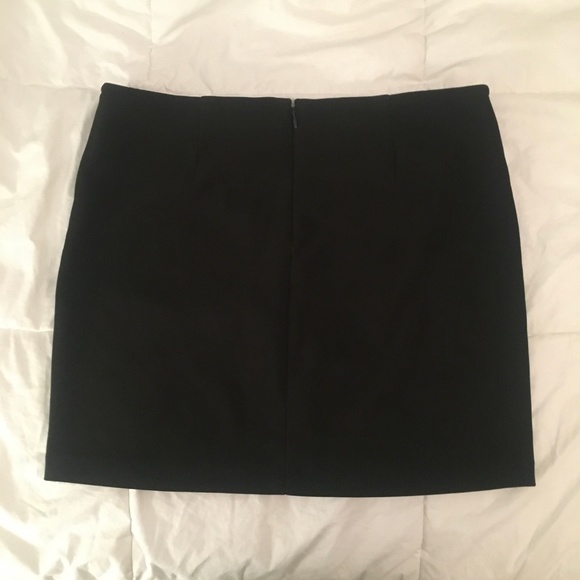 Forever 21 Black Mini Skirt - Picture 2 of 3